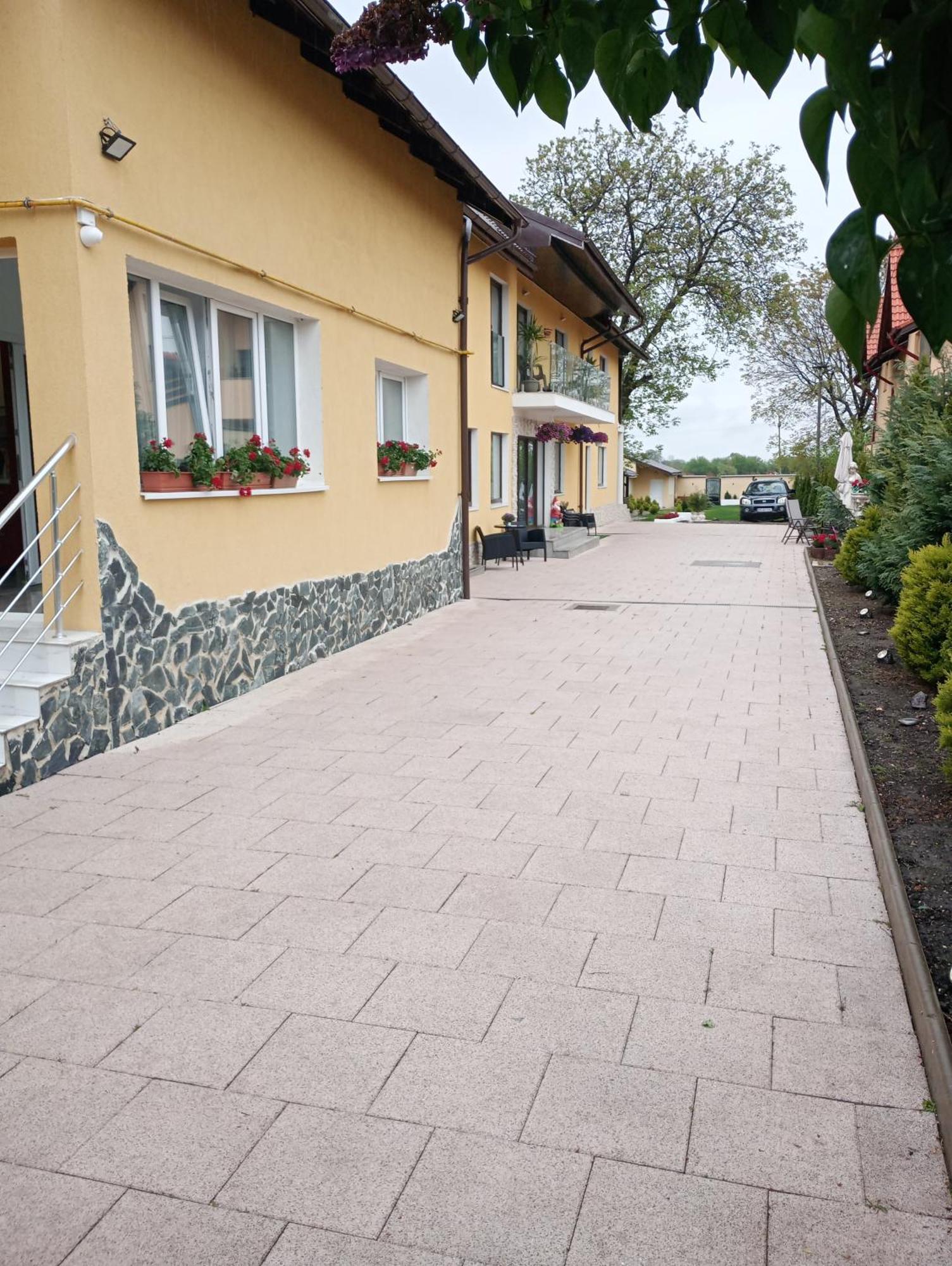 Izabella Guest House Săcele Eksteriør billede
